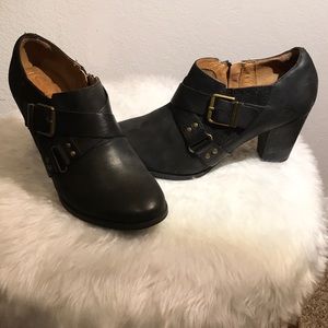 Clarks Indigo Women’s Black Ankle Heel Booties